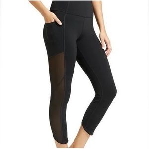 Athleta Chaturanga to Town Crop Leggings Mesh Contrast Pockets Black SZ M